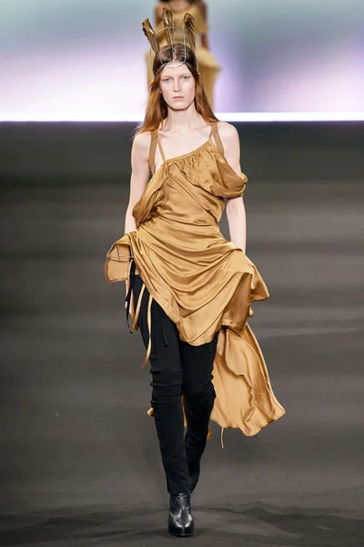 Look 25